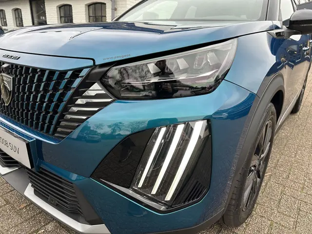 Peugeot 2008 1.2 Hybrid 145 PK GT 2025 Hybride Benzine 40