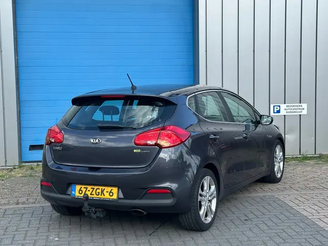Kia cee'd 1.6 GDI Comfort Pack NAVI TREKHAAK 2012 Benzine 20