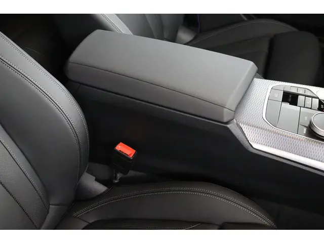 BMW 3 Serie Touring 330e 2025 Hybride Benzine 74