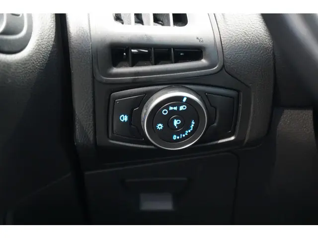 Ford Focus Wagon 1.0 + STOEL/STUURVERWARMING 2016 Benzine 22