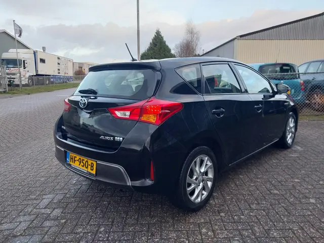 Toyota Auris 1.8 Hybrid Aspiration 2015 Hybride Benzine 3