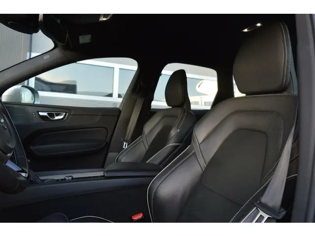 Volvo XC60 2.0 T5 AWD R-Design 2019 Benzine 10
