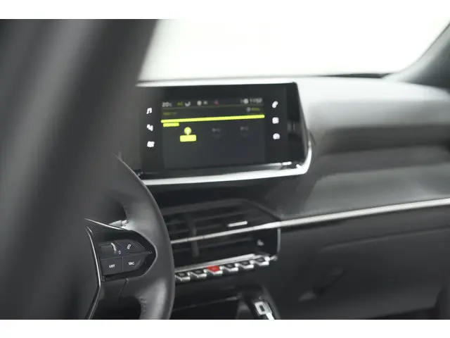 Peugeot 2008 PureTech 130 Allure Pack 2023 Benzine 45