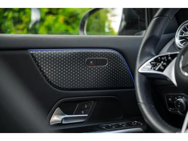 Mercedes-Benz GLA 250 e 2024 Hybride Benzine 12