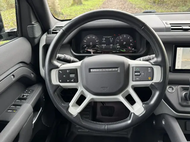 Land Rover Defender 110 P400E 2023 Hybride Benzine 15