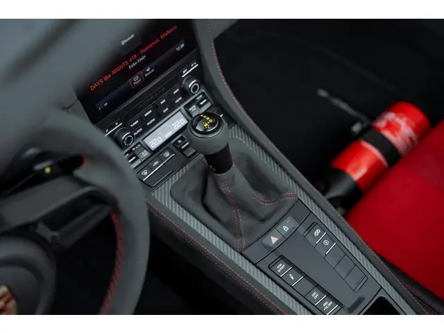 Porsche 718 Spyder RS 2024 Benzine 43