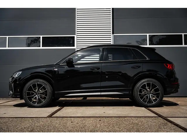 Audi Q3 45 TFSI e S edition 2022 Hybride Benzine 2
