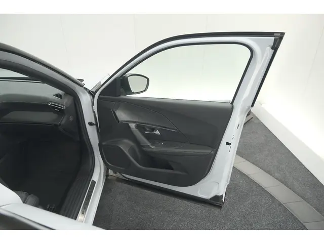 Peugeot 2008 PureTech 130 EAT8 GT 2024 Benzine 66