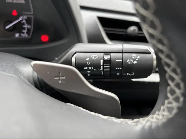 Lexus UX 300e Business 54 kWh 2020 Elektrisch 28