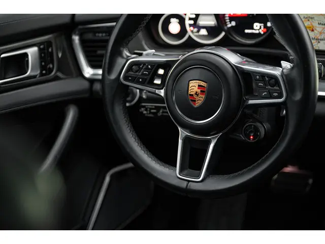 Porsche Panamera Sport Turismo 4.0 Turbo 2018 Benzine 12