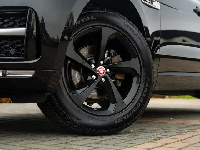 Jaguar F-PACE 2.0 Portfolio AWD 20d 2016 Diesel 11