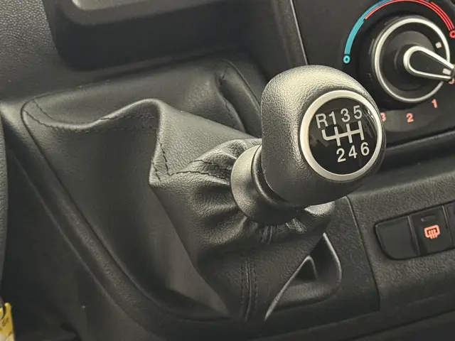 Opel Movano 2.2D 140 L2H2 Edition 2022 Diesel 26