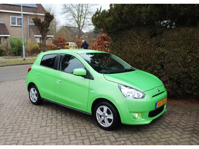 Mitsubishi Space Star 1.2 Instyle 2015 Benzine 18