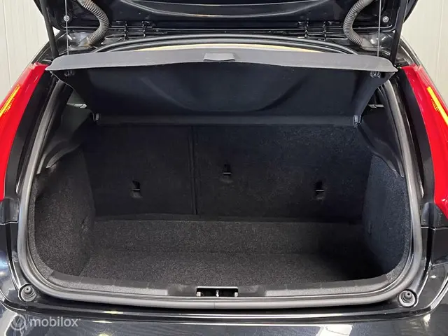 Volvo V40 1.6 D2 Kinetic [ NAP navigatie pdc ] 2013 Diesel 12