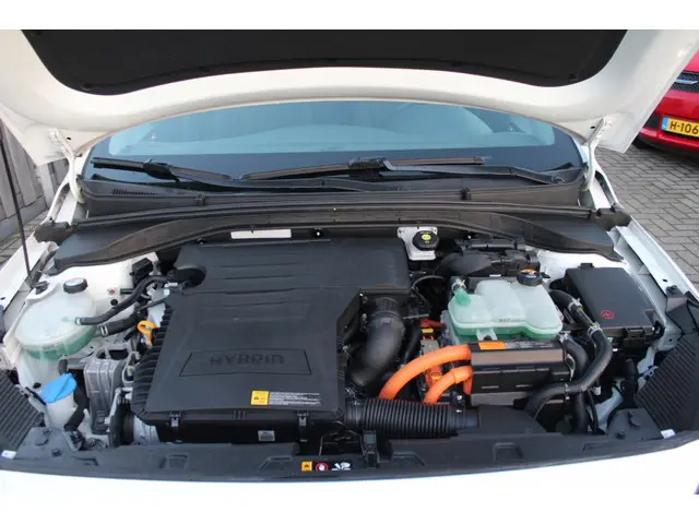 Hyundai IONIQ 1.6 GDi i-Motion 2018 Hybride Benzine 24