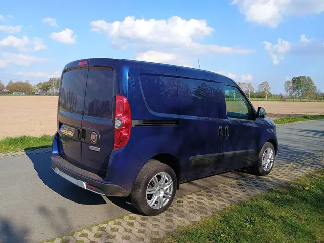 Fiat Doblò Cargo 1.6 MJ L1H1 S Trekking 2023 Diesel 6