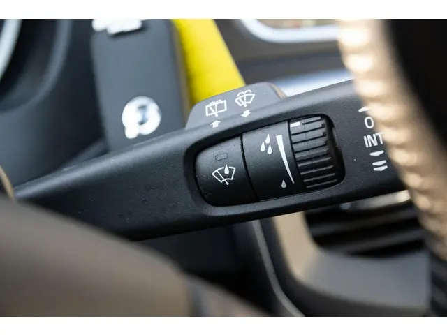 Volvo V40 T4 Momentum | Trekhaak | Xenon 2015 Benzine 12