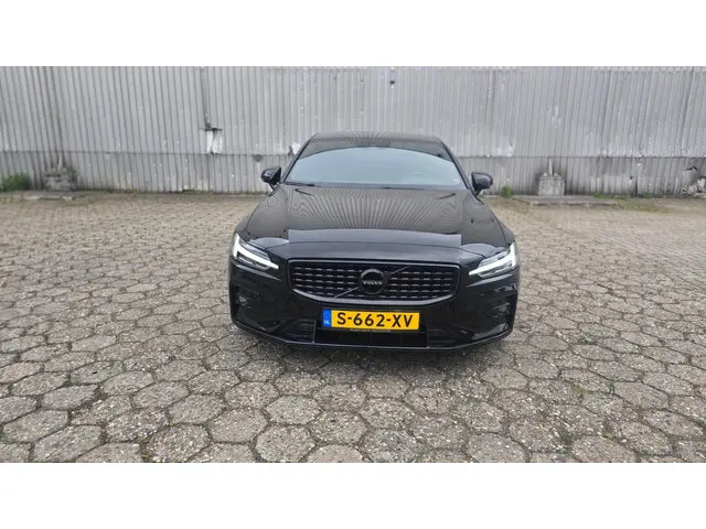 Volvo S60 2.0 T4 R-Design 2020 Benzine 2