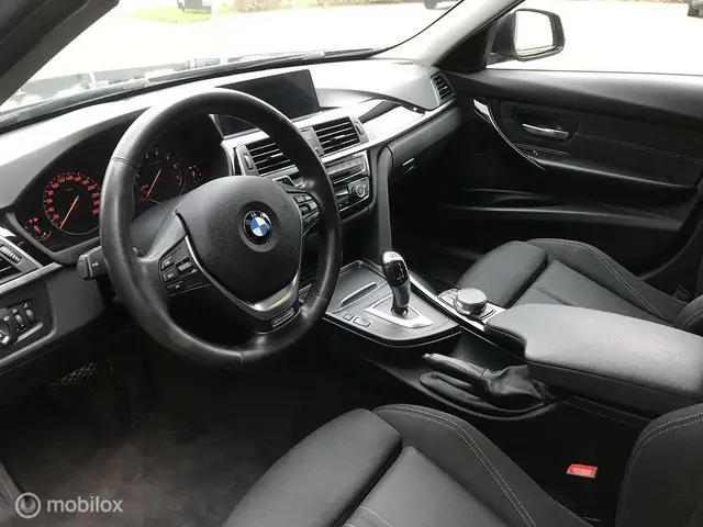 BMW 3 Serie 330i 2018 Benzine 9