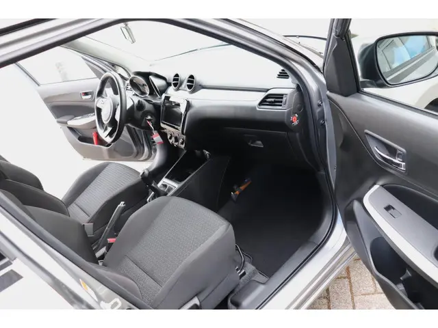 Suzuki Swift 1.2 Select 2018 Benzine 18