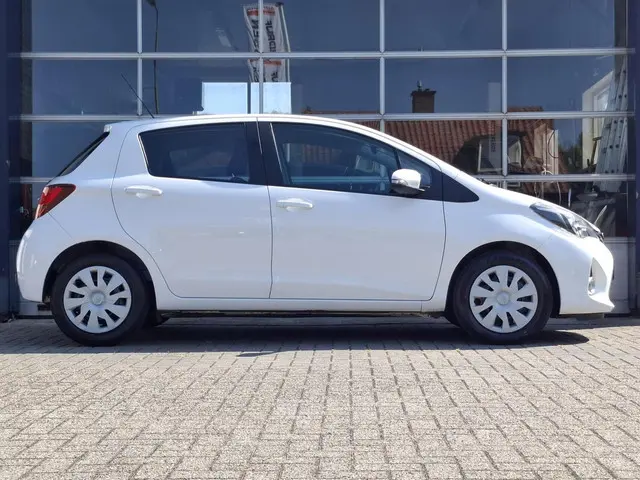 Toyota Yaris 1.5 Hybrid 2017 Hybride Benzine 6