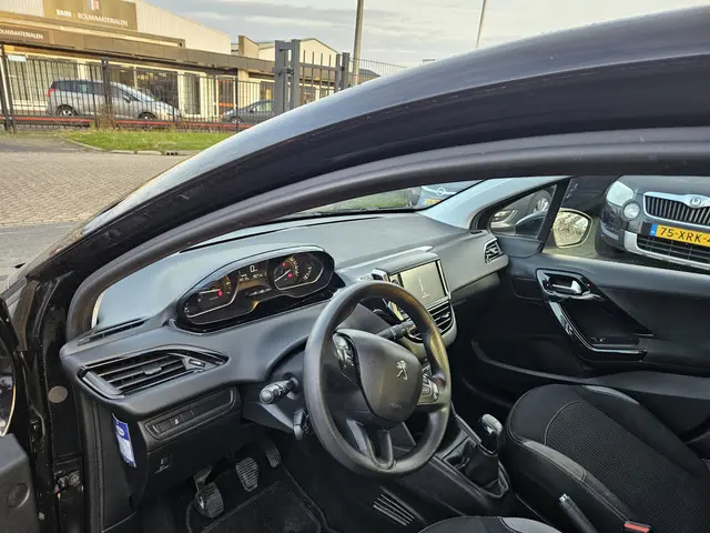 Peugeot 208 1.2 PureTech Active 2016 Benzine 10