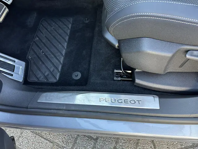 Peugeot 3008 1.6 HYbrid 225 PK GT 2023 Hybride Benzine 13