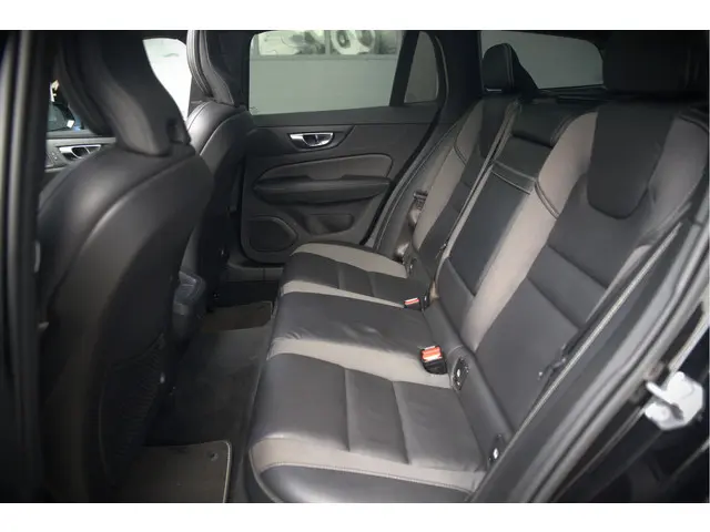 Volvo V60 2.0 B3 R-Design 2020 Hybride Benzine 62