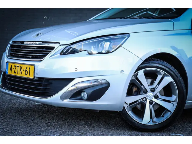 Peugeot 308 SW 1.2 e-THP Première 2015 Benzine 19