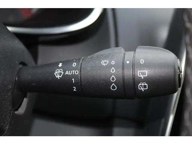 Renault Clio Estate 0.9 TCe Limited 2020 Benzine 33