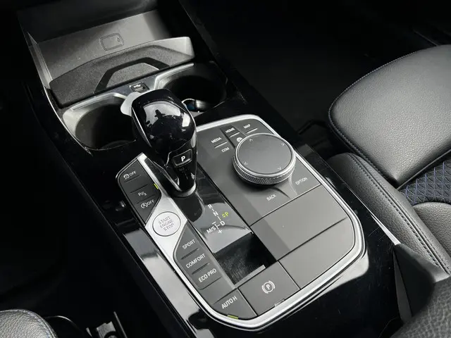BMW 1 Serie 118i Business Edition 2021 Benzine 26