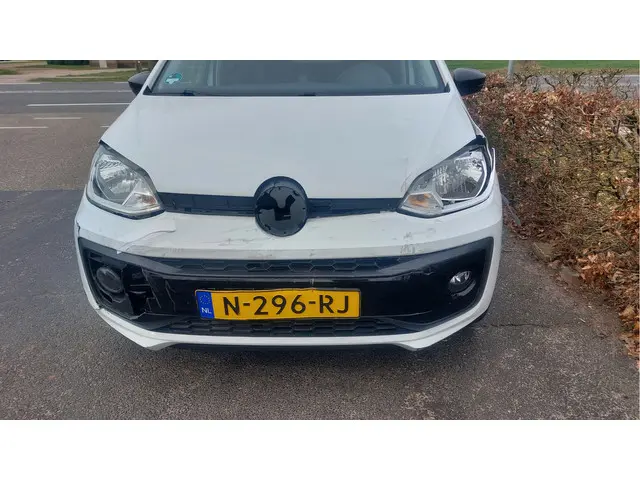 Volkswagen up! 1.0 BMT high up! 2018 Benzine 16