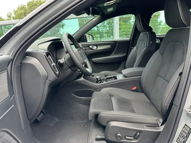 Volvo XC40 2.0 B4 Plus Black Edition 2025 Benzine 5