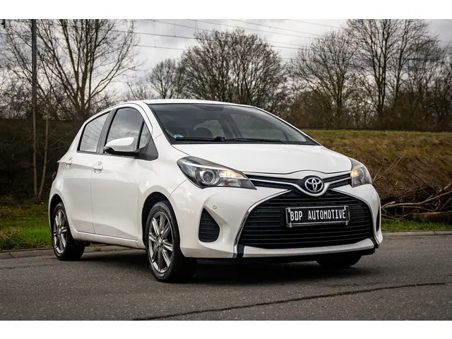 Toyota Yaris 1.0 VVT-i Trend 2015 Benzine 4