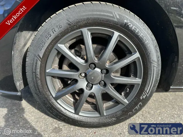 Opel Astra 1.0 Business Executive 2017 Benzine 18