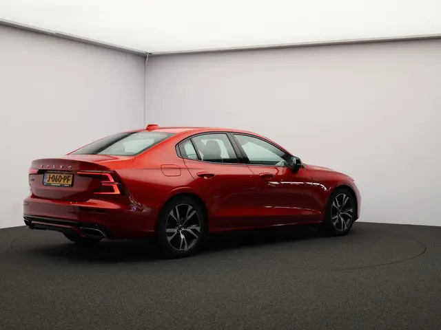 Volvo S60 2.0 B3 R-Design 2020 Benzine 2