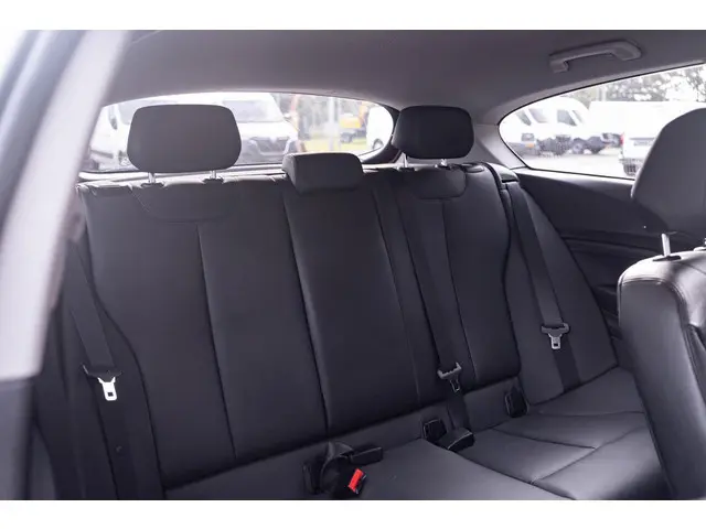 BMW 1 Serie 114i EDE Business+ 2013 Benzine 39