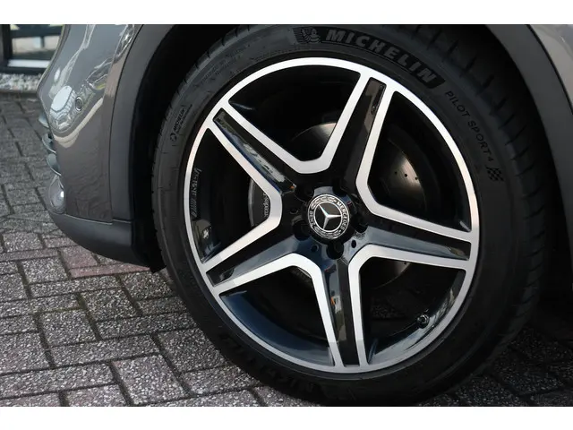 Mercedes-Benz GLA 180 AMG Night 2019 Benzine 61