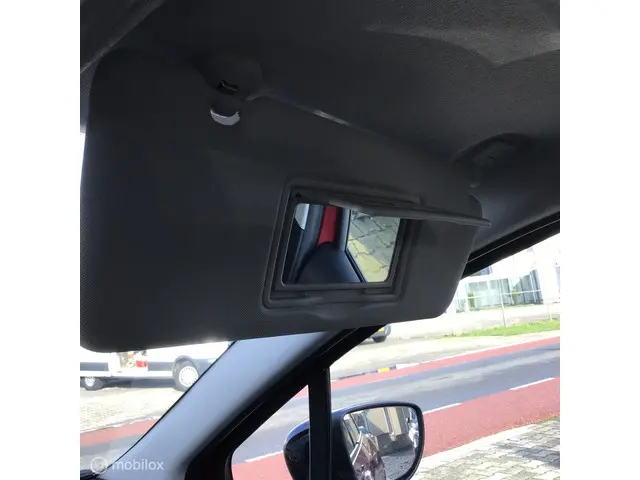 Renault Clio Estate 0.9 TCe Limited 2019 Benzine 26