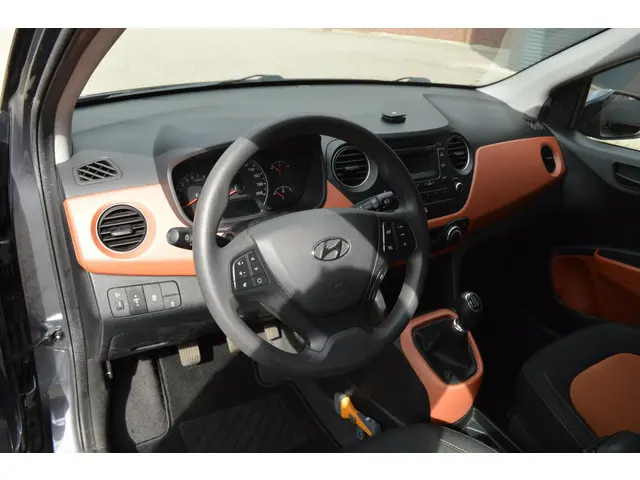 Hyundai i10 1.0i i-Motion Comfort 2017 Benzine 10