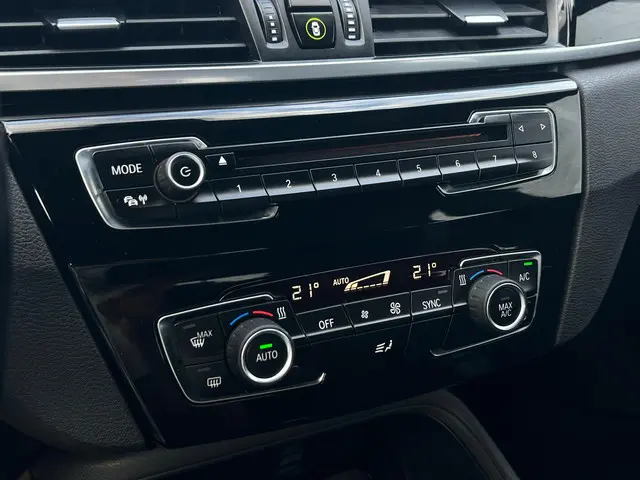 BMW X1 sDrive20i Centennial Executive 2016 Benzine 13