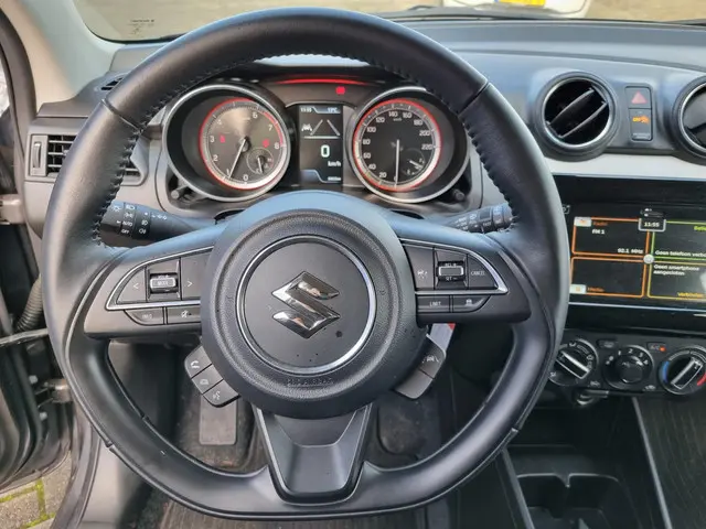 Suzuki Swift 1.2 Select Smart Hybrid 2023 Benzine 31
