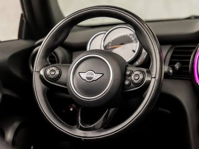 MINI Cooper Cabrio Mini 1.5 Black Sport 2017 Benzine 17