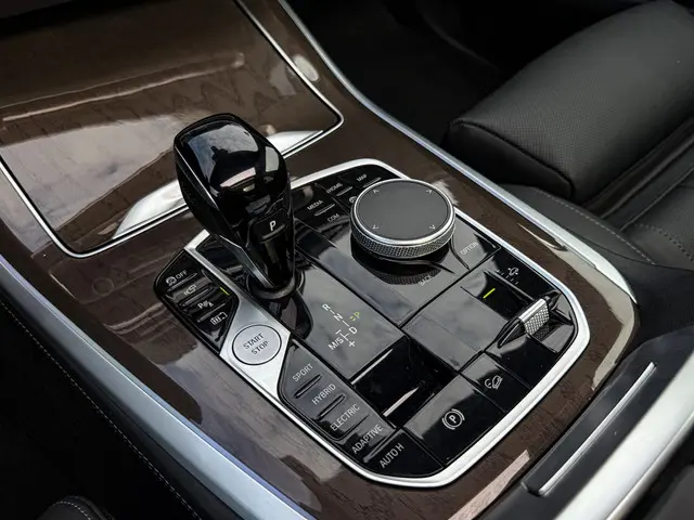 BMW X5 xDrive45e High Executive 2023 Hybride Benzine 24