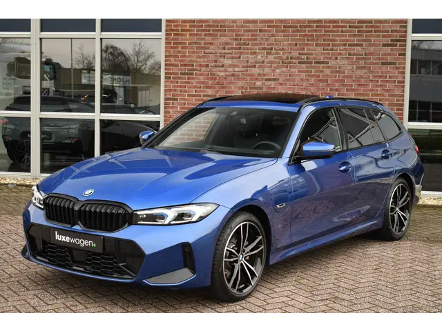 BMW 3 Serie Touring 330e M-Sport 2022 Hybride Benzine 31