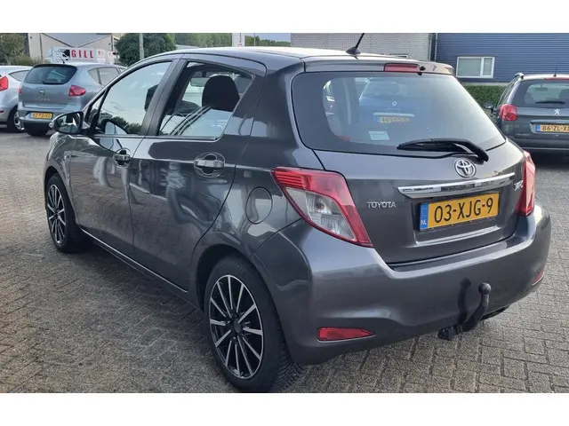 Toyota Yaris 1.0 VVT-i Aspiration 2012 Benzine 4