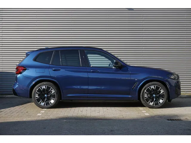 BMW iX3 High Executive 80 kWh 2023 Elektrisch 4
