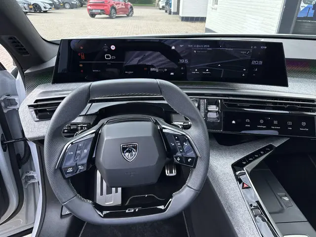 Peugeot 3008 1.2 Hybrid 145 GT 2024 Hybride Benzine 12