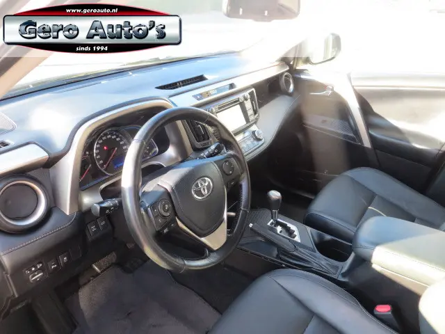 Toyota RAV4 2.0 Executive Business 4WD 2015 Benzine 2