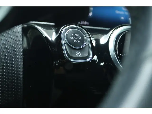 Mercedes-Benz A-Klasse 180 PREMIUM PLUS 2020 Benzine 24